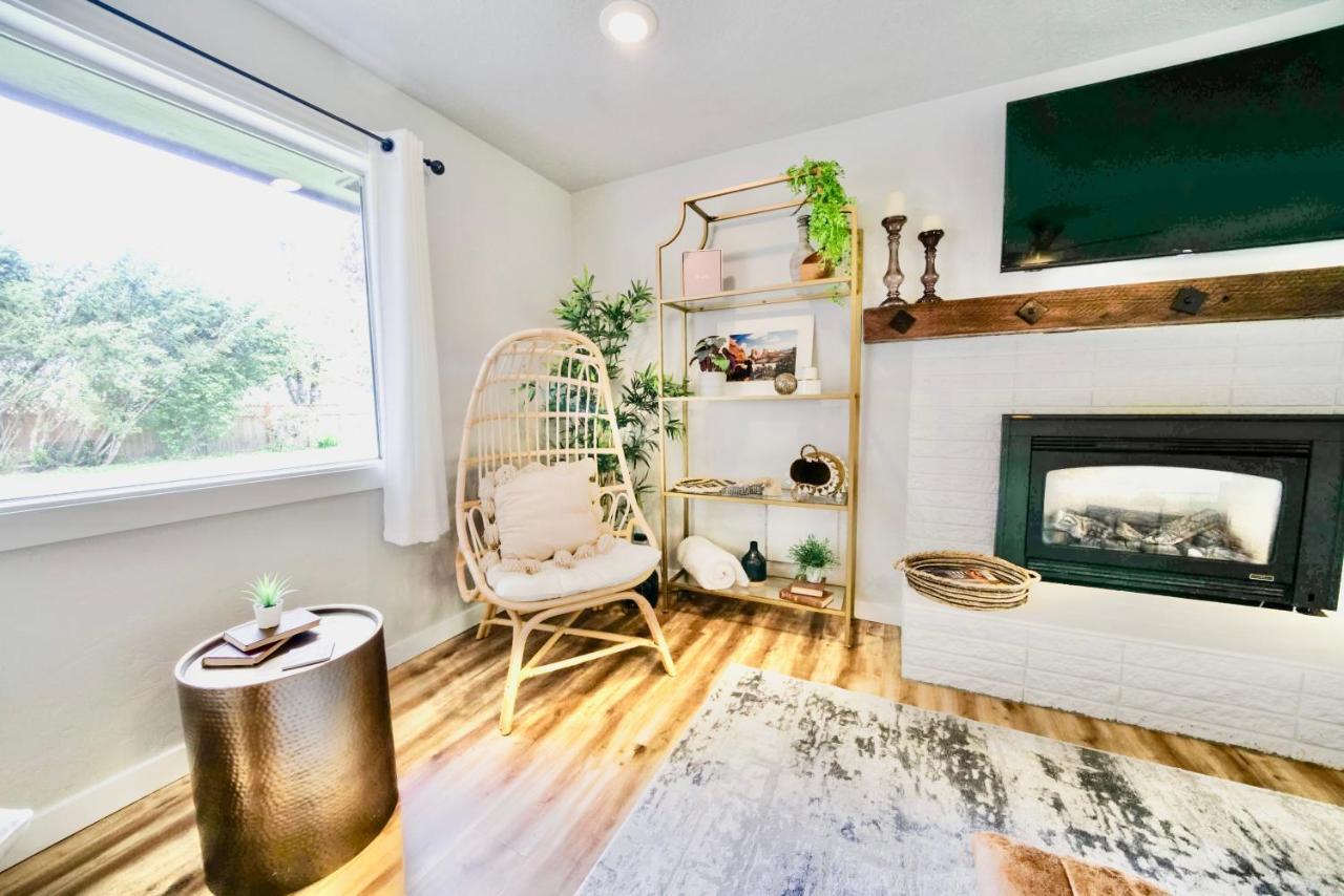 Villa Modern Boho Retreat à Corvallis Extérieur photo